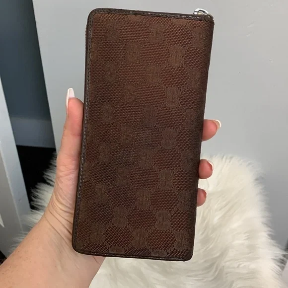 Authentic brown Gucci zippy wallet - Picture 6 of 17